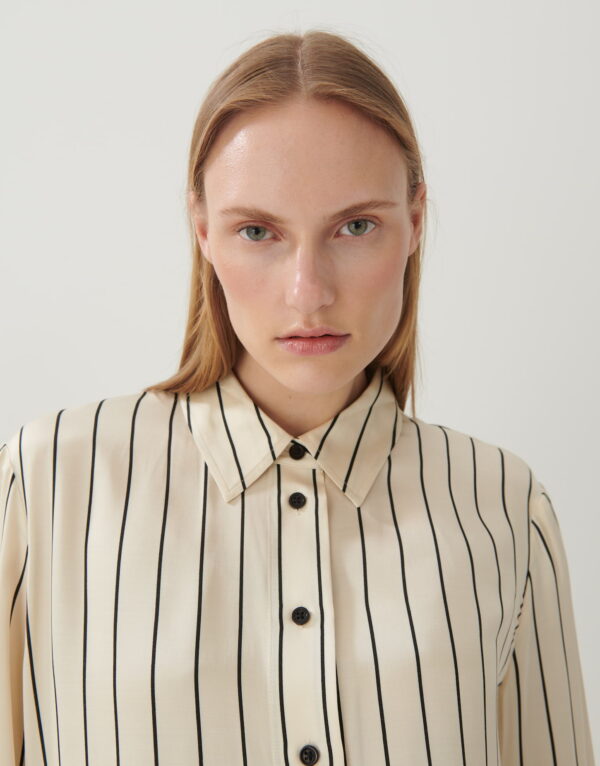 beige_stripe-blouse_ladies_zisabel-bold_someday_detail-2