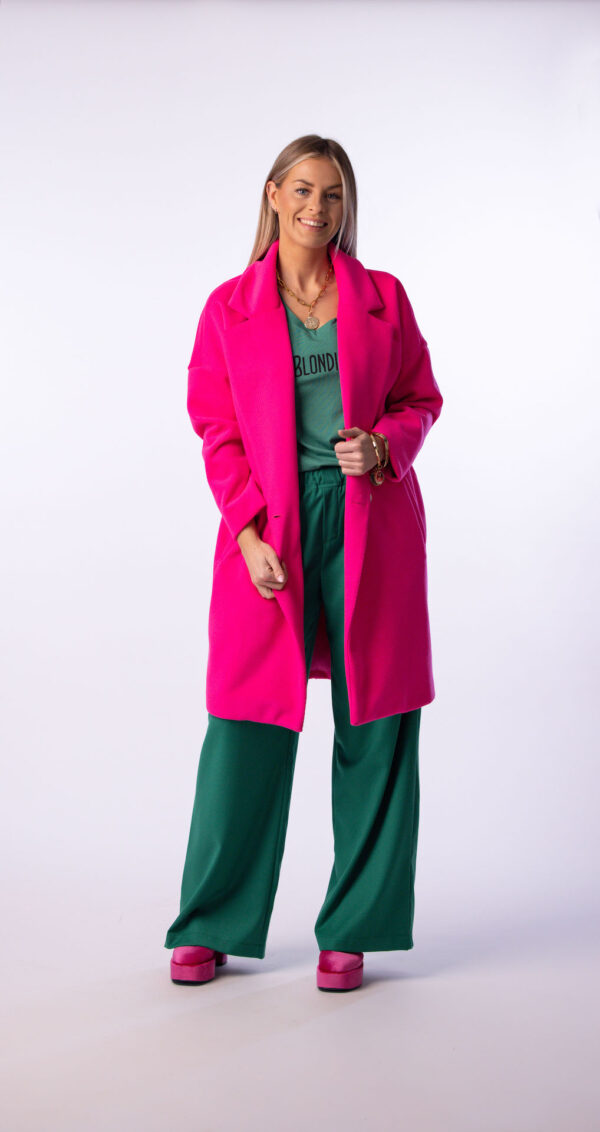lesblondinettes-manteau-charline-rose-pantalon-archibald-vert-tshirt-appoline-vert