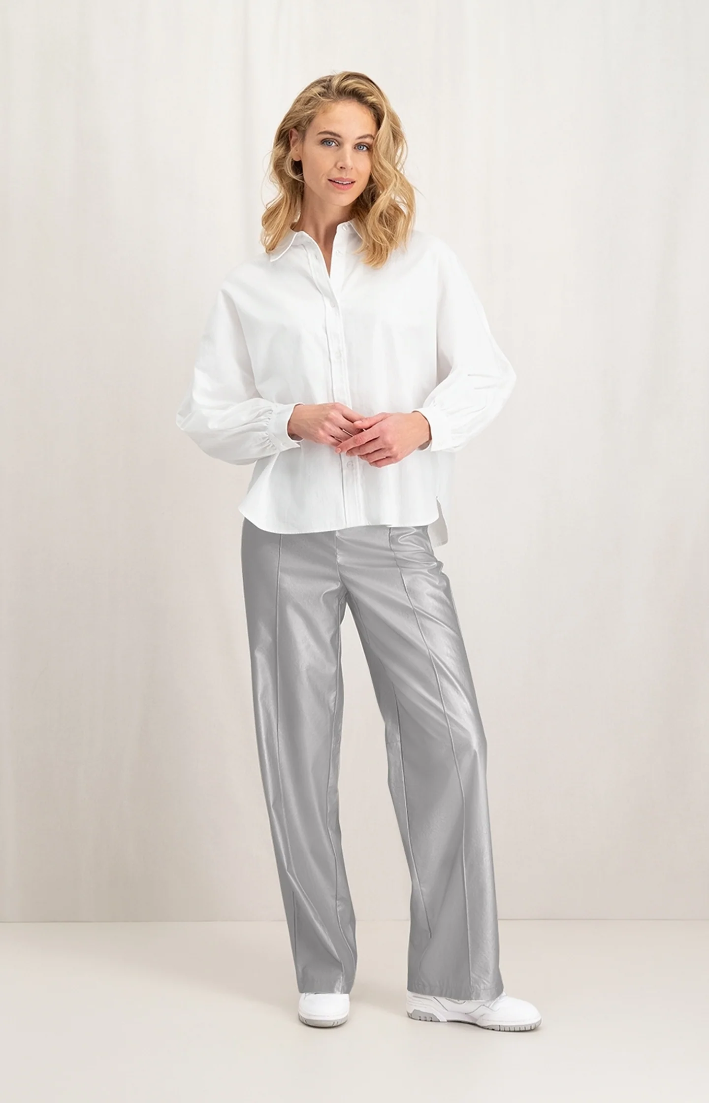 loose-fit-blouse-with-collar-and-long-balloon-sleeves-pure-white_57ea027f-1d9a-4696-a9b4-49a53cbca13e_1440x